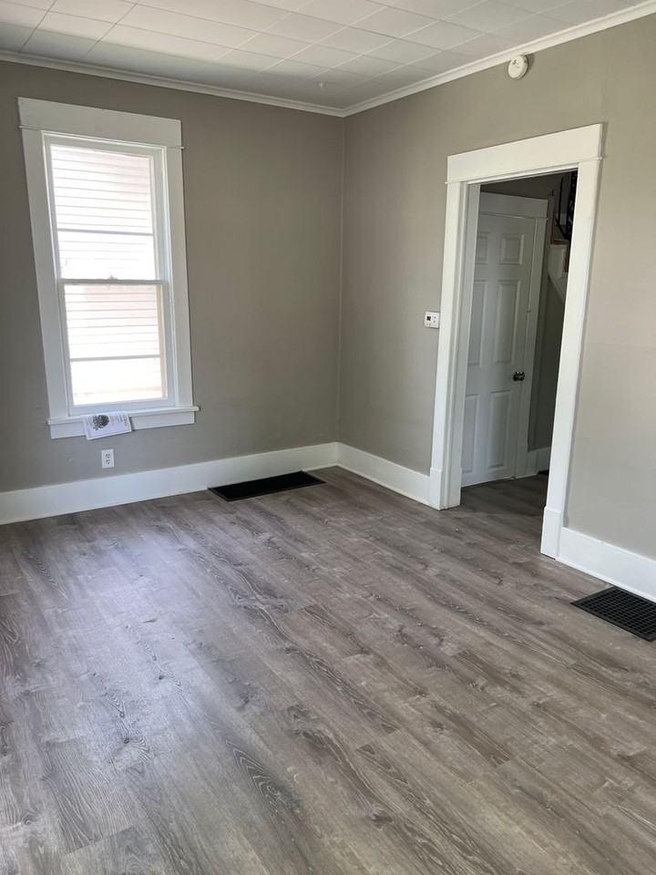 2142 3rd St - Photo 3 of 11