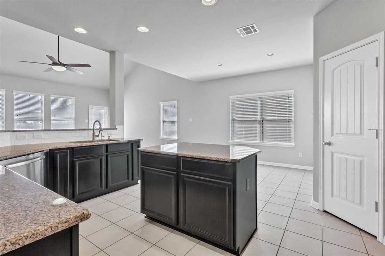 131 Desert Rose Dr - Photo 6 of 22