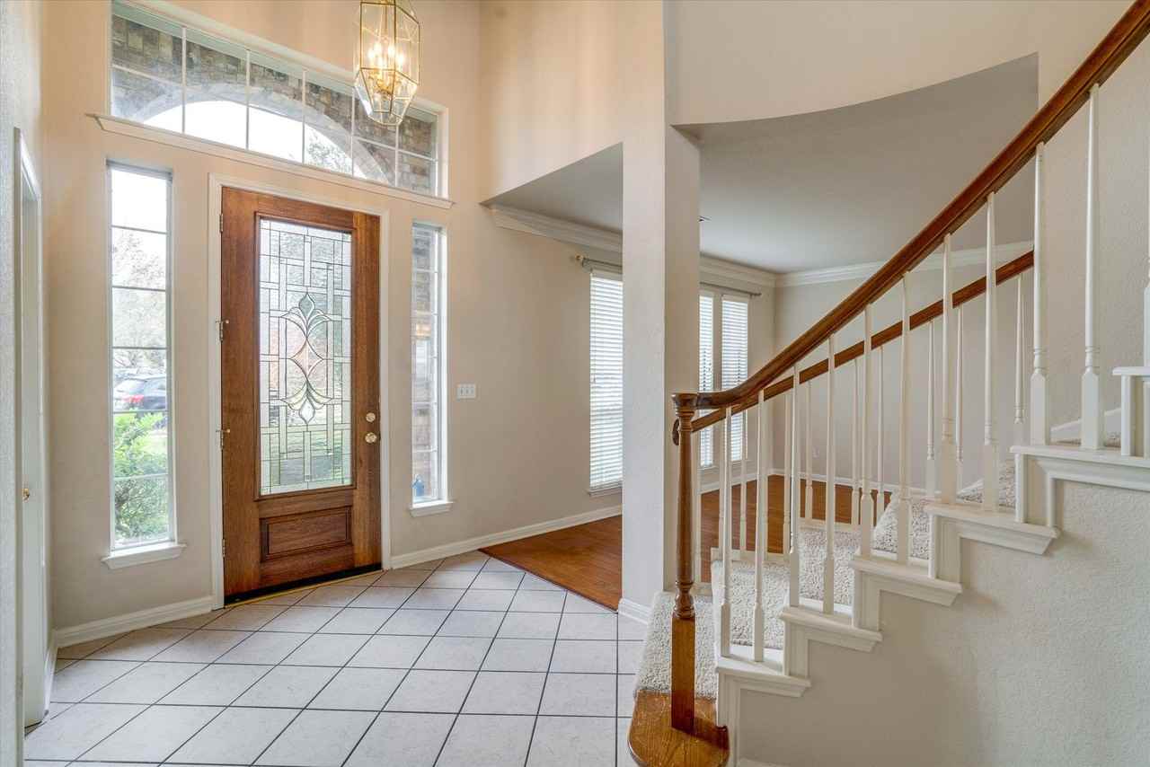 19105 Ventana Ct - Photo 3 of 22