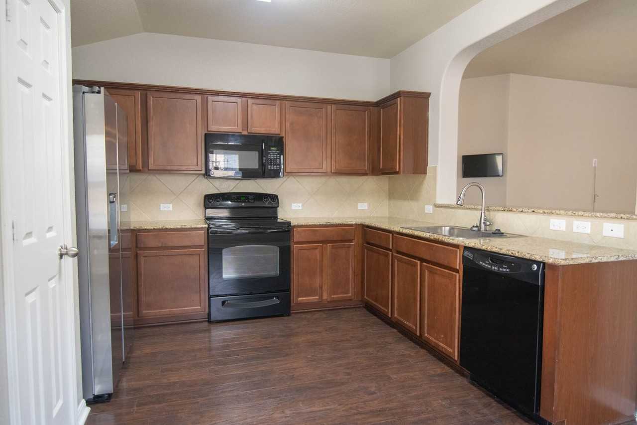 504 Comal Run - Photo 4 of 26