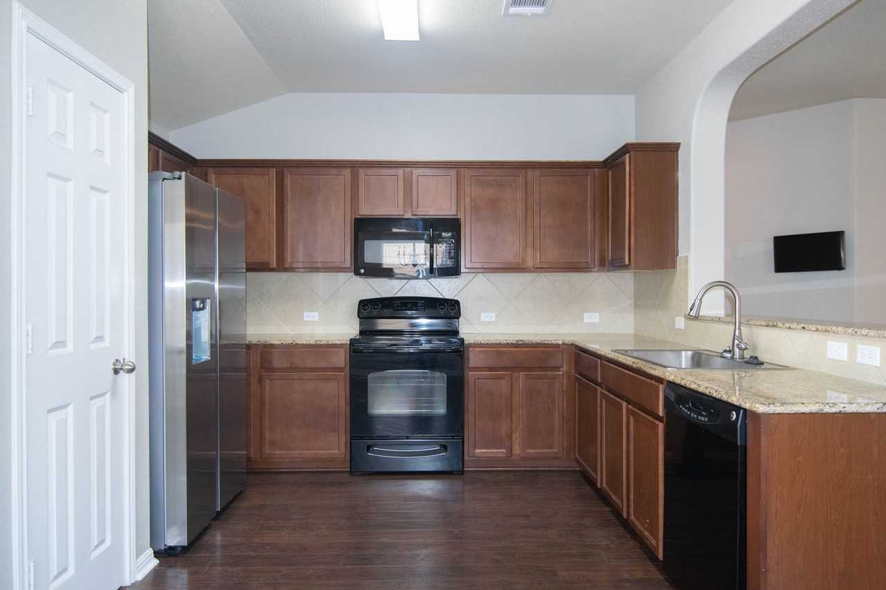 504 Comal Run - Photo 5 of 26