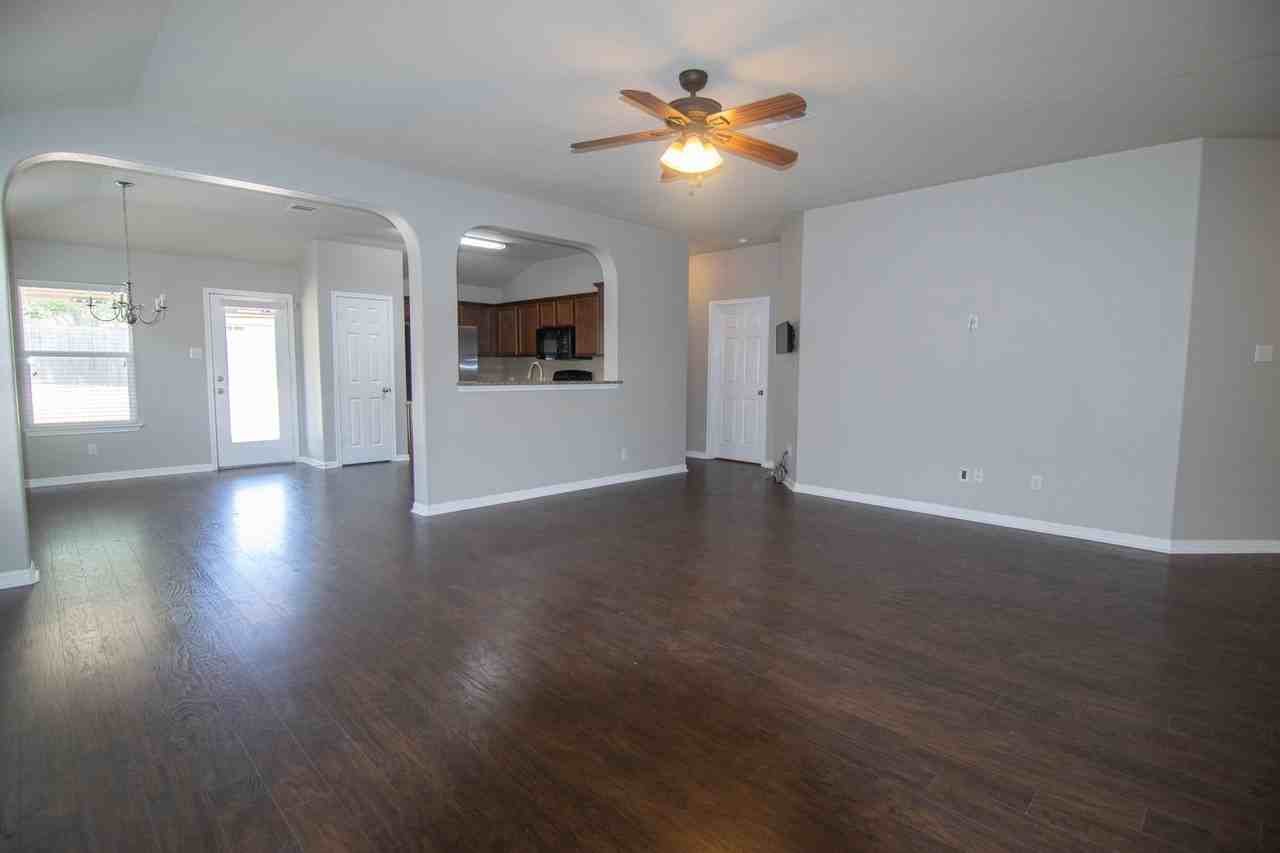 504 Comal Run - Photo 7 of 26