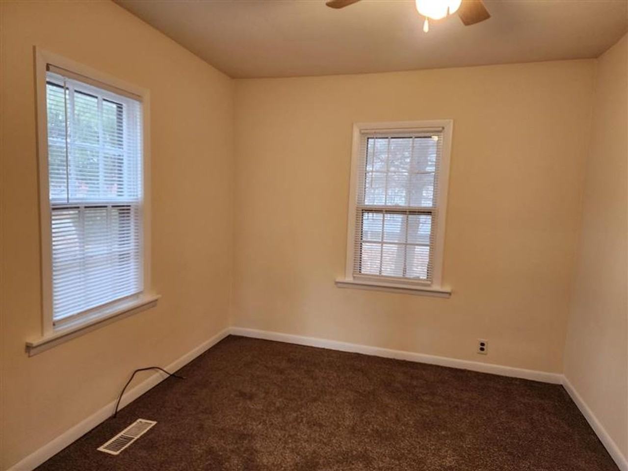 1004 Hampton Ave - Photo 4 of 9