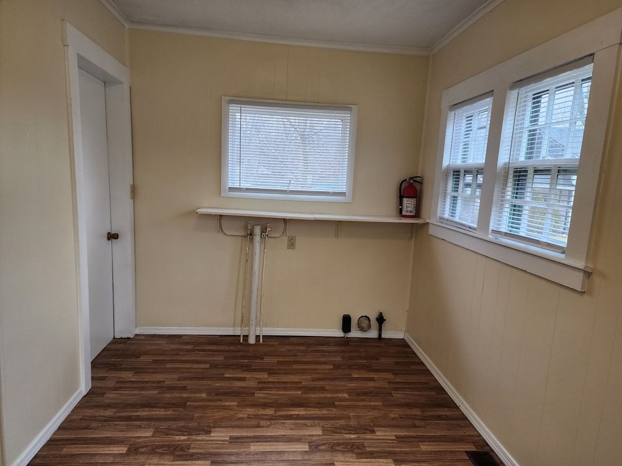 1004 Hampton Ave - Photo 7 of 9