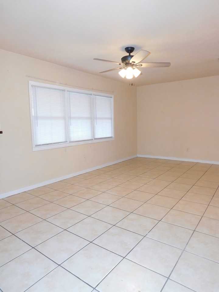 1915 Nw 5th Ave - Photo 3 of 20