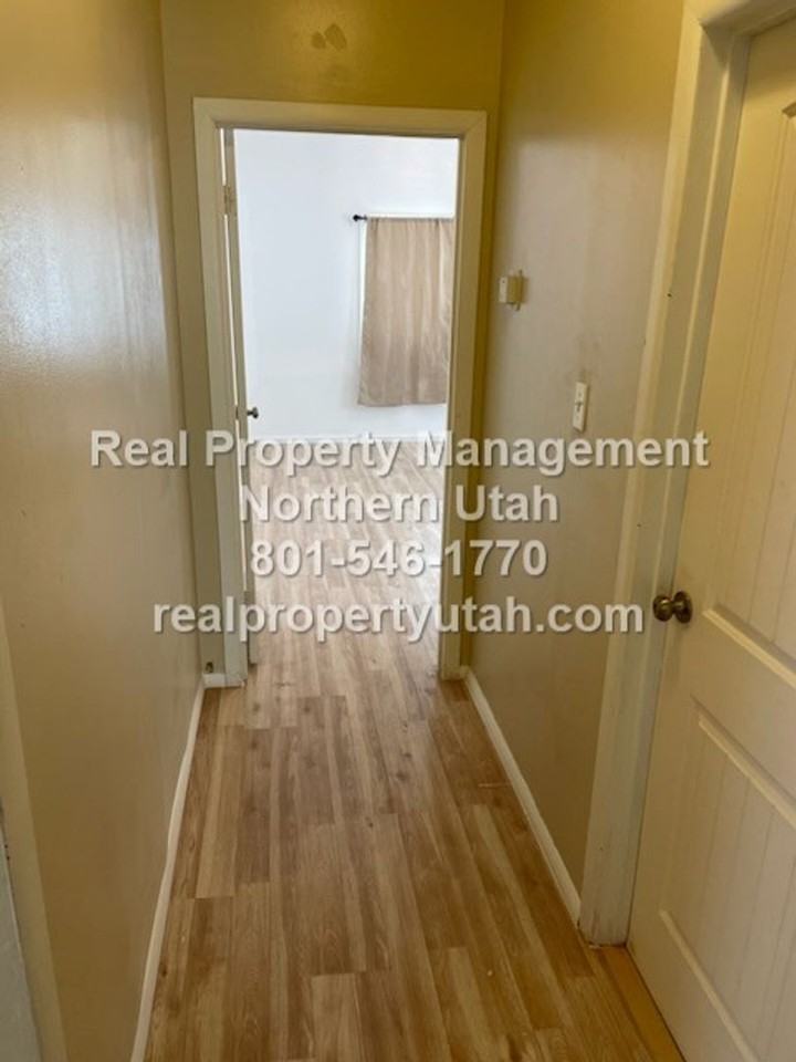 963 Rushton St - Photo 7 of 15
