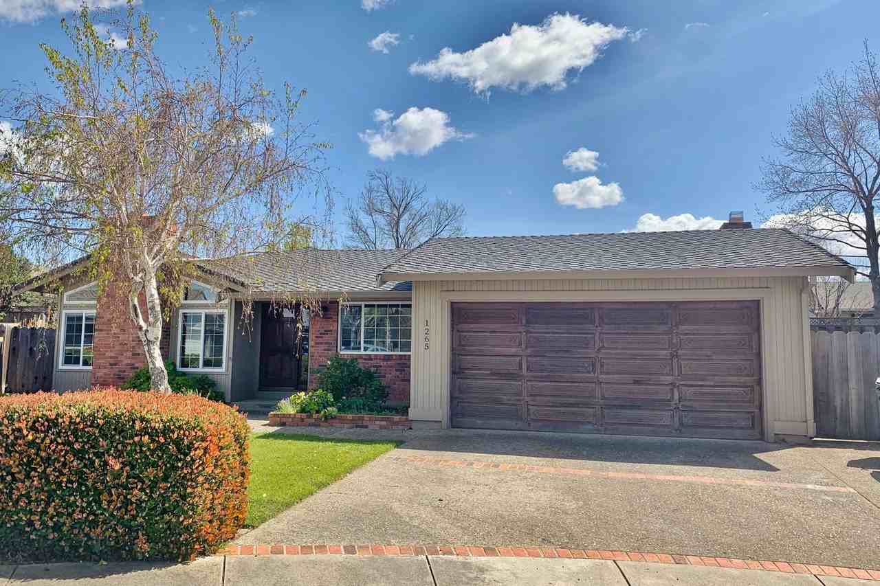 1265 Heather Glen Cir - Photo 2 of 26