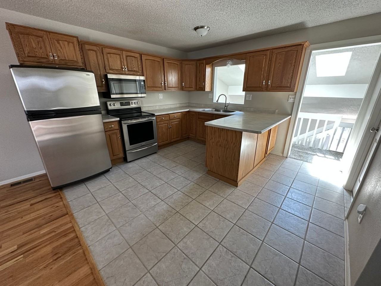 1048 Wezel Dr - Photo 4 of 16