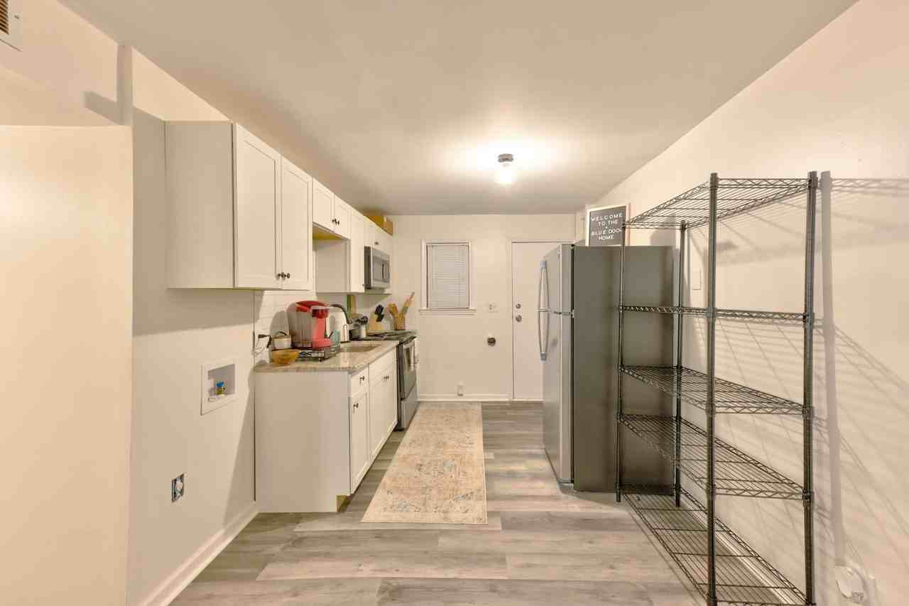 574 Evergreen - Photo 3 of 10