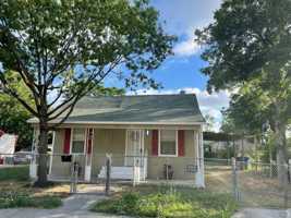 featured image of 211 E Fest St