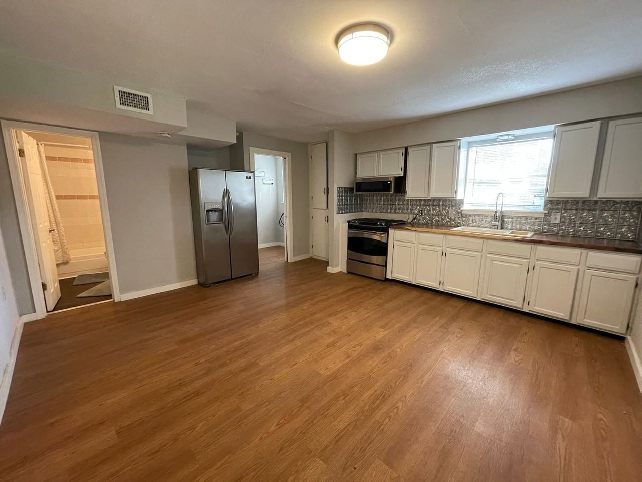 211 E Fest St - Photo 4 of 12