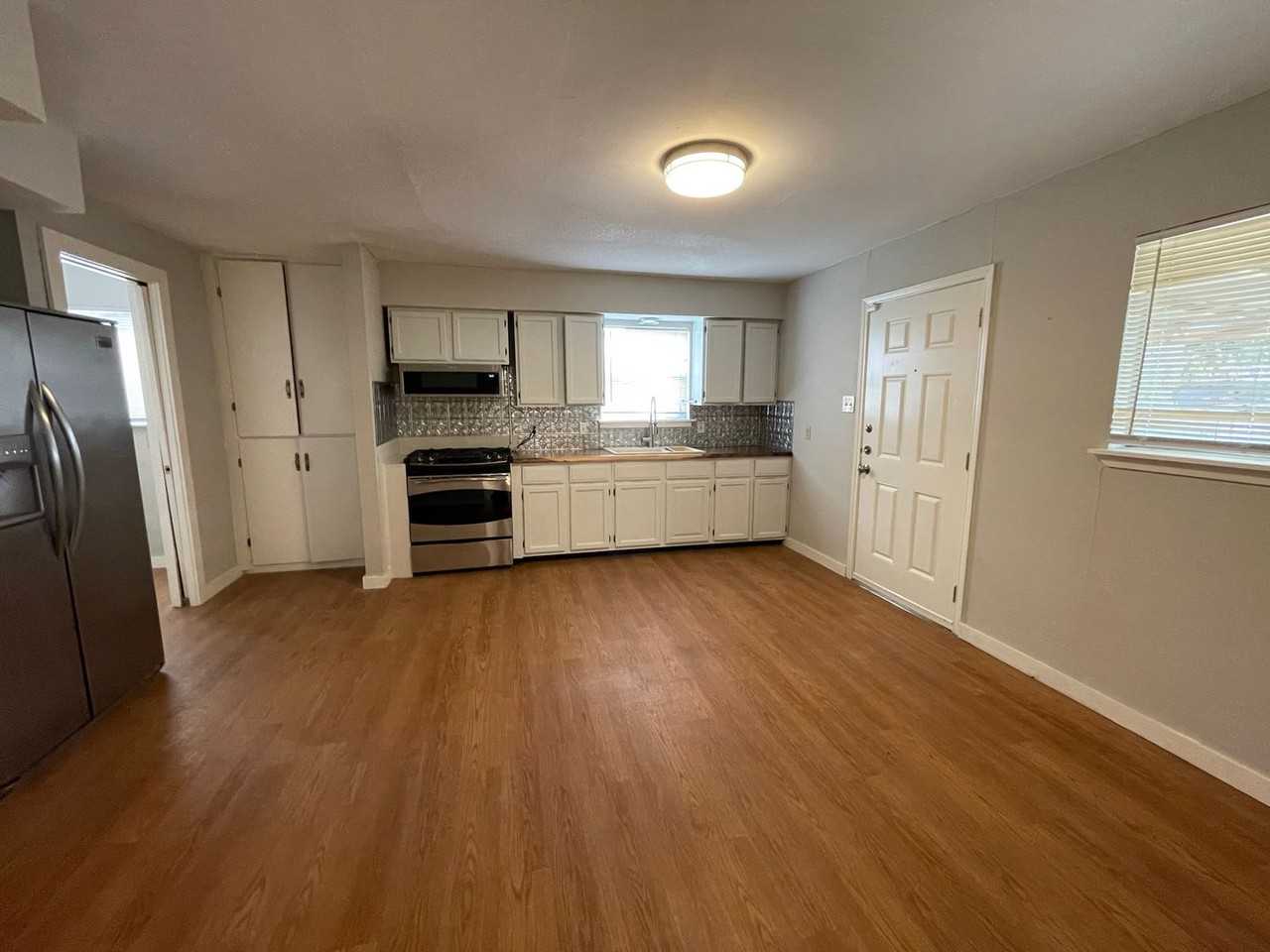 211 E Fest St - Photo 7 of 12