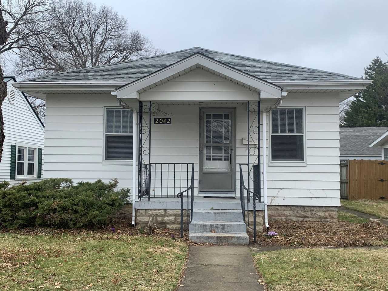 2042 Deming St - Photo 2 of 12