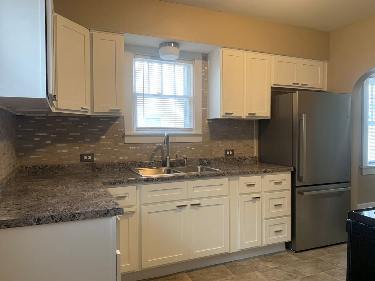 2042 Deming St - Photo 6 of 12