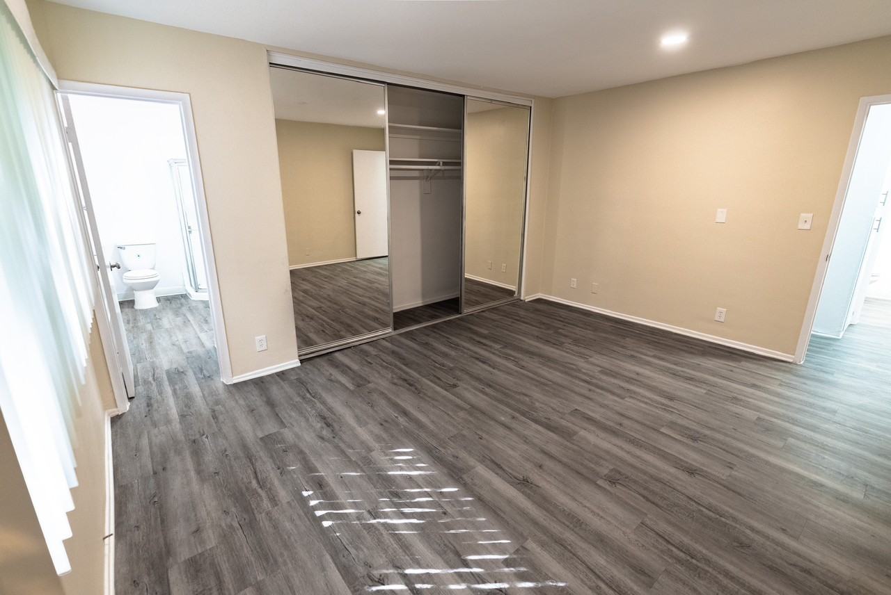 4958 Coldwater Canyon Ave - Photo 2 of 4