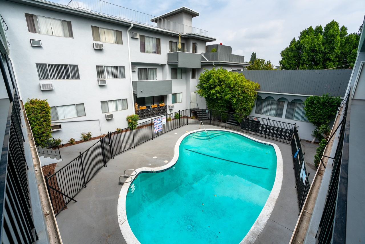 4958 Coldwater Canyon Ave - Photo 3 of 4