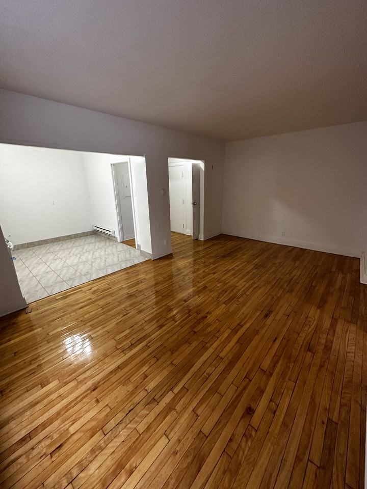 3550 Av. Ridgewood Apartments 3550 Av Ridgewood, Montréal, QC H3V 1C2