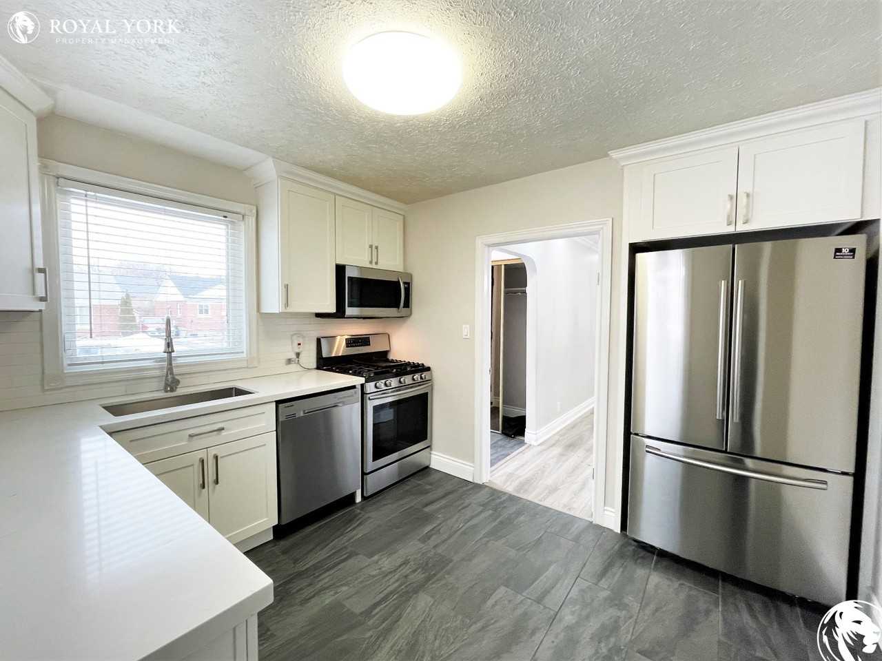 1-83 Admiral Road, Ajax, Ontario L1S 2N8 - Photo 2 of 12