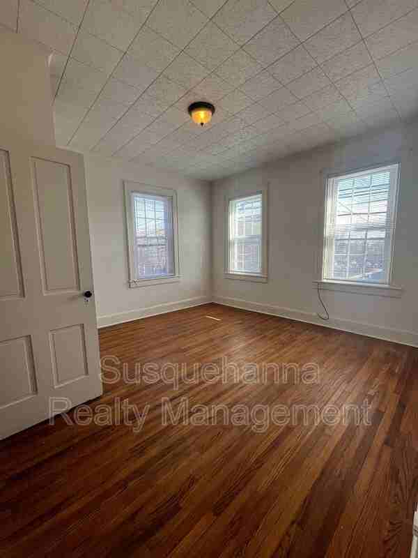 218 N Plum St - Photo 3 of 15