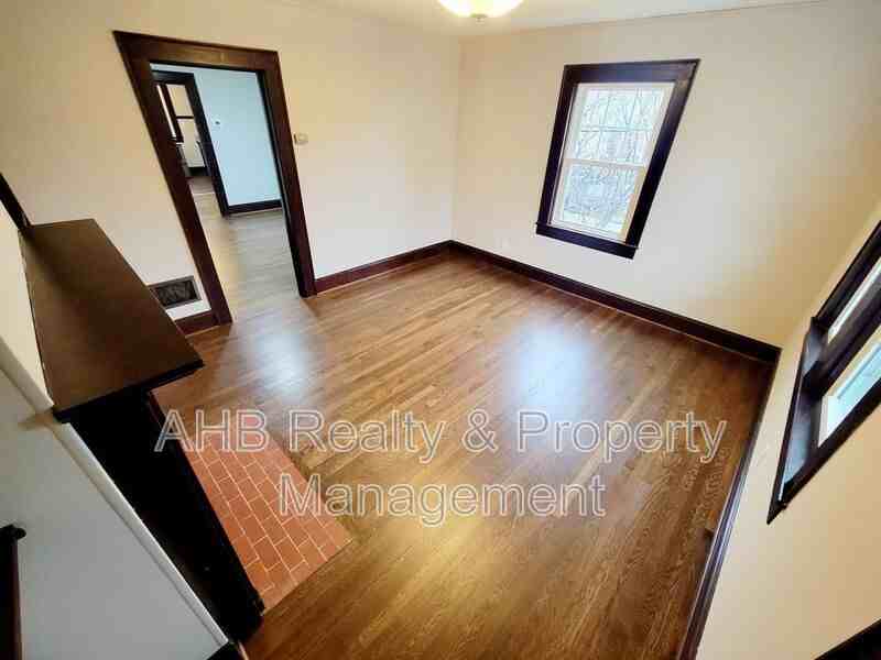 122 Markham St - Photo 3 of 15