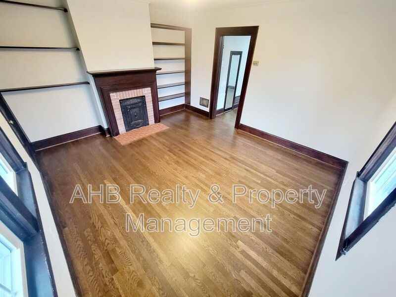 122 Markham St - Photo 4 of 15