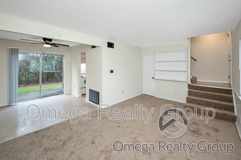 208 Rolling Mill St #8 - Photo 6 of 23