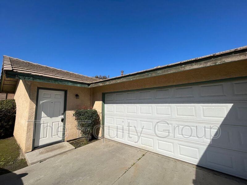 999 North Lynora Street Tulare CA 93274 USA 3 unit Rentals