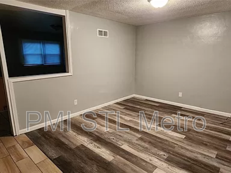 9713 Dennis Dr - Photo 2 of 7