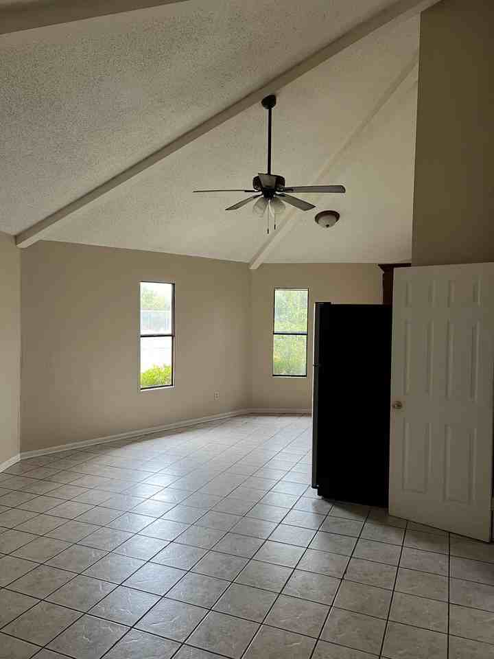 920 Helen Avenue - Photo 3 of 13