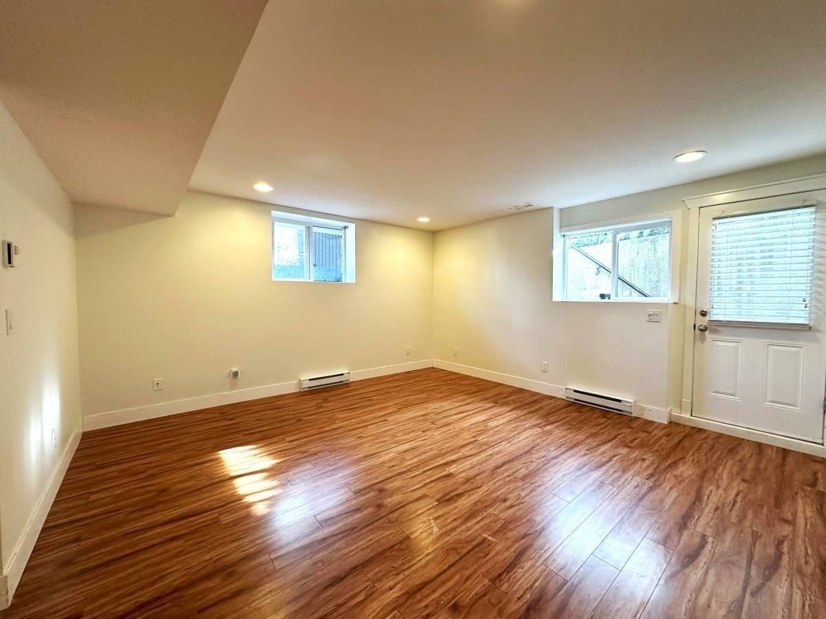 3476 Rosemary Heights Drive - Photo 2 of 8