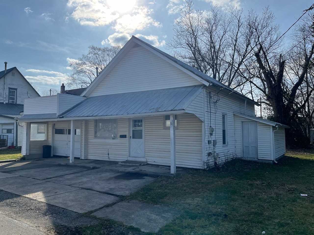 902 Elm St - Photo 2 of 18