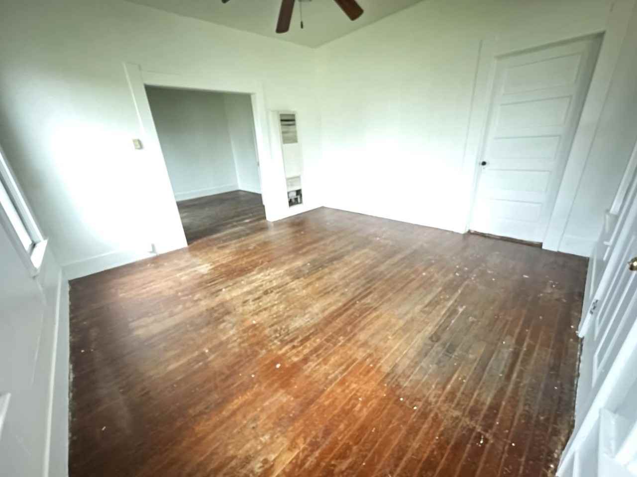 565 Campus St - Photo 4 of 11