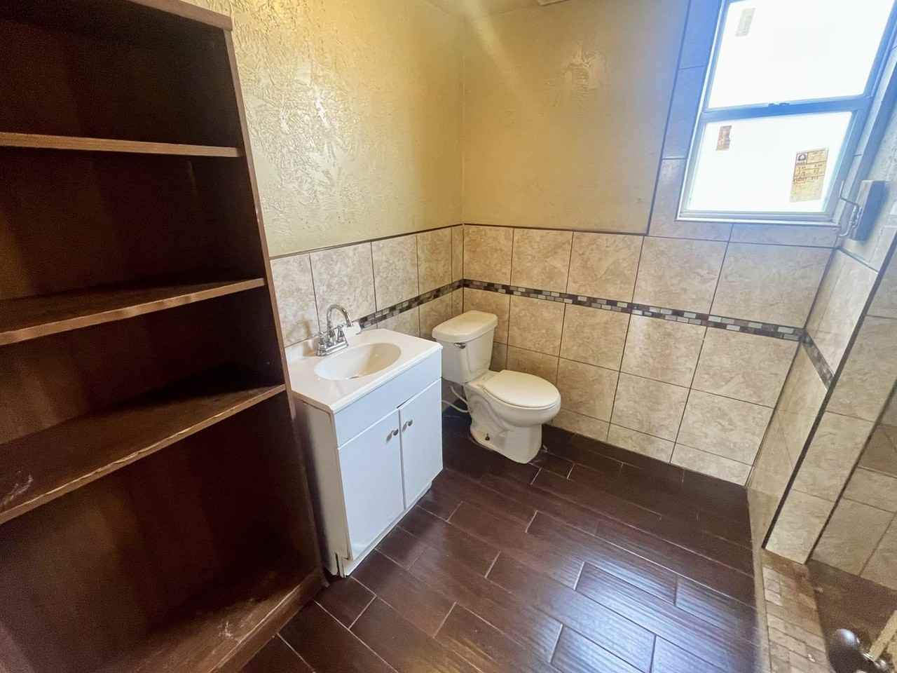 565 Campus St - Photo 7 of 11