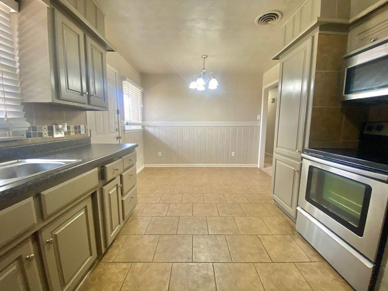 4904 7th St - Photo 6 of 14