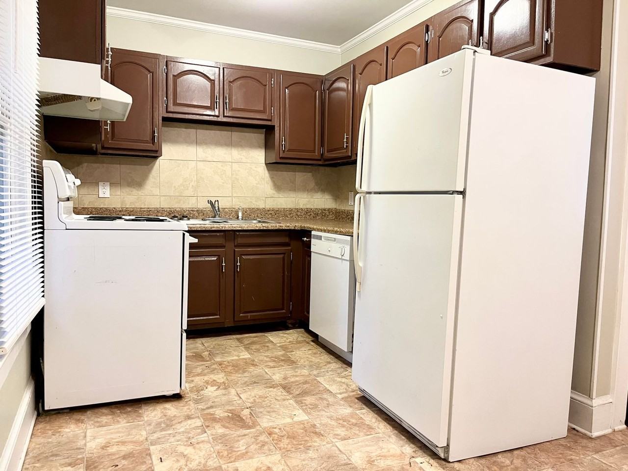 702 W Main Street - Photo 3 of 6