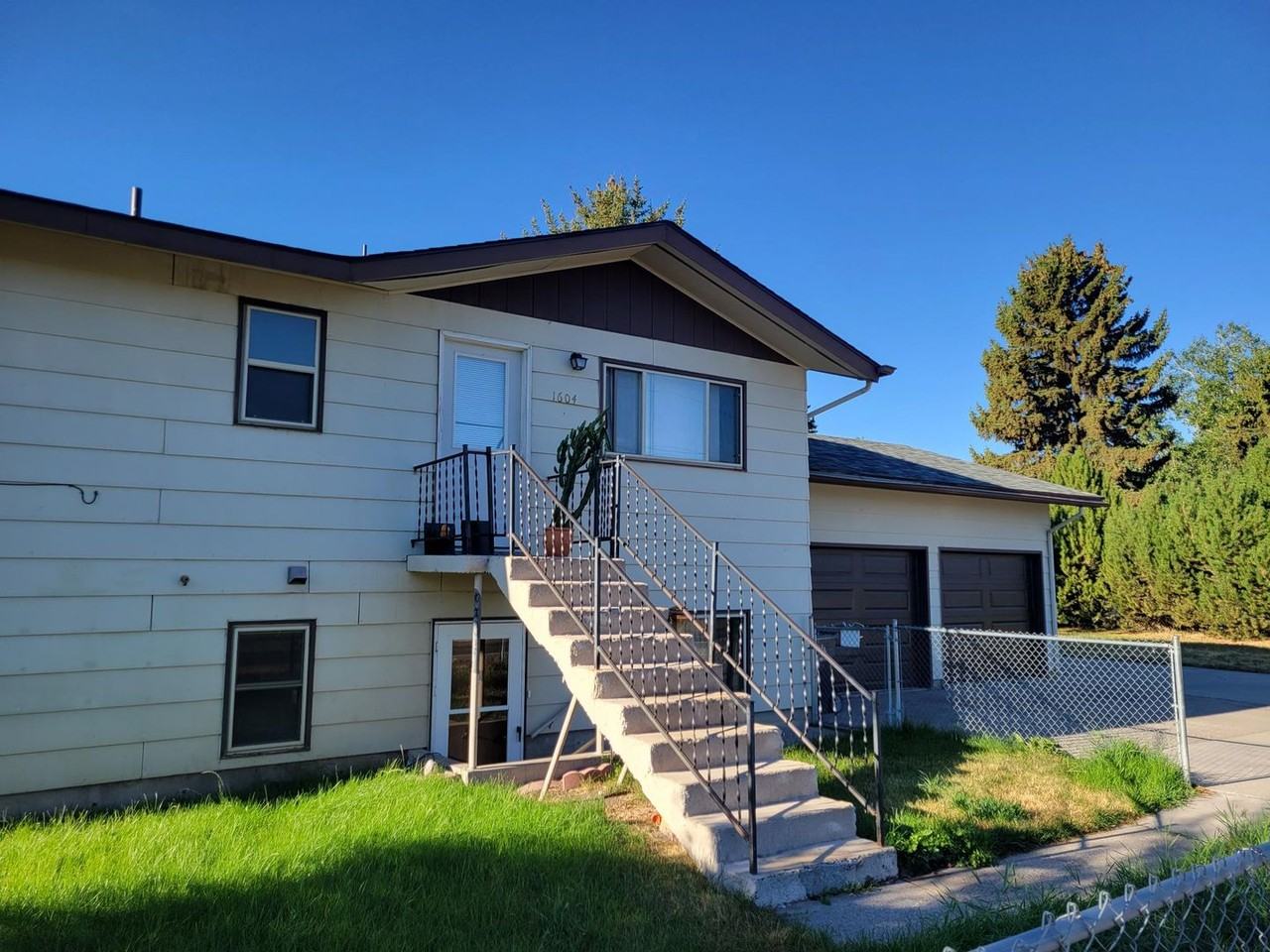 1604 Durston Rd - Photo 4 of 34