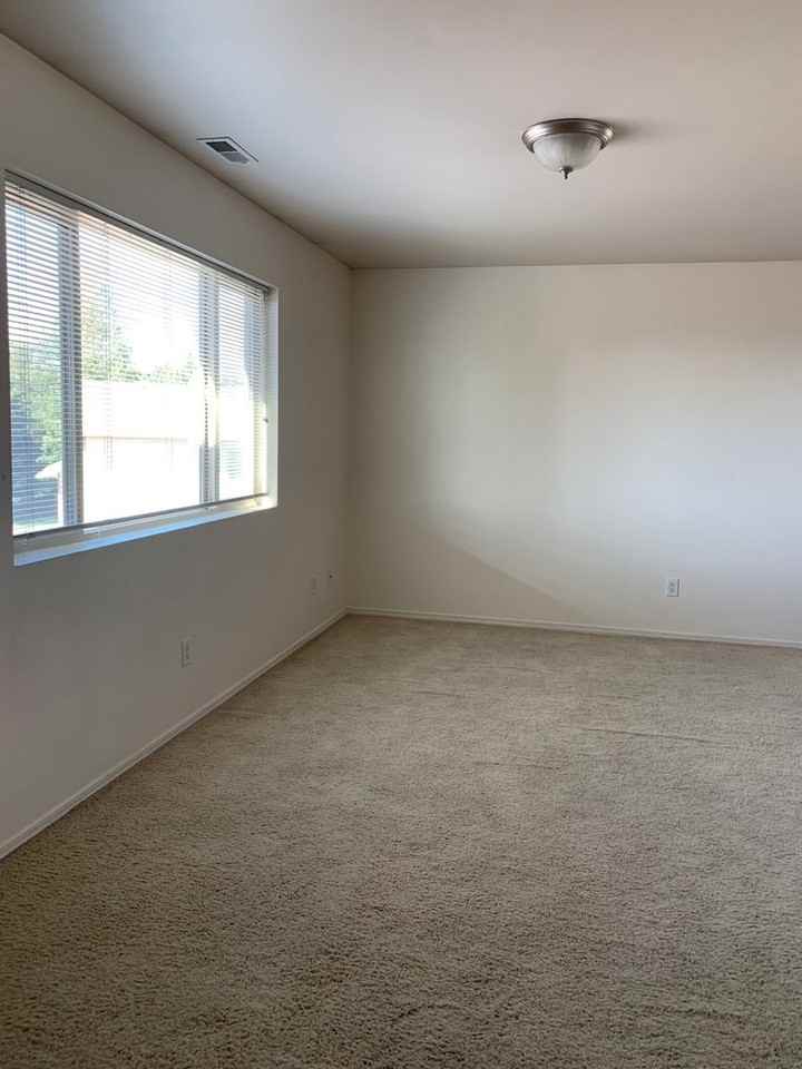 916 Shirley Pl #E - Photo 4 of 31
