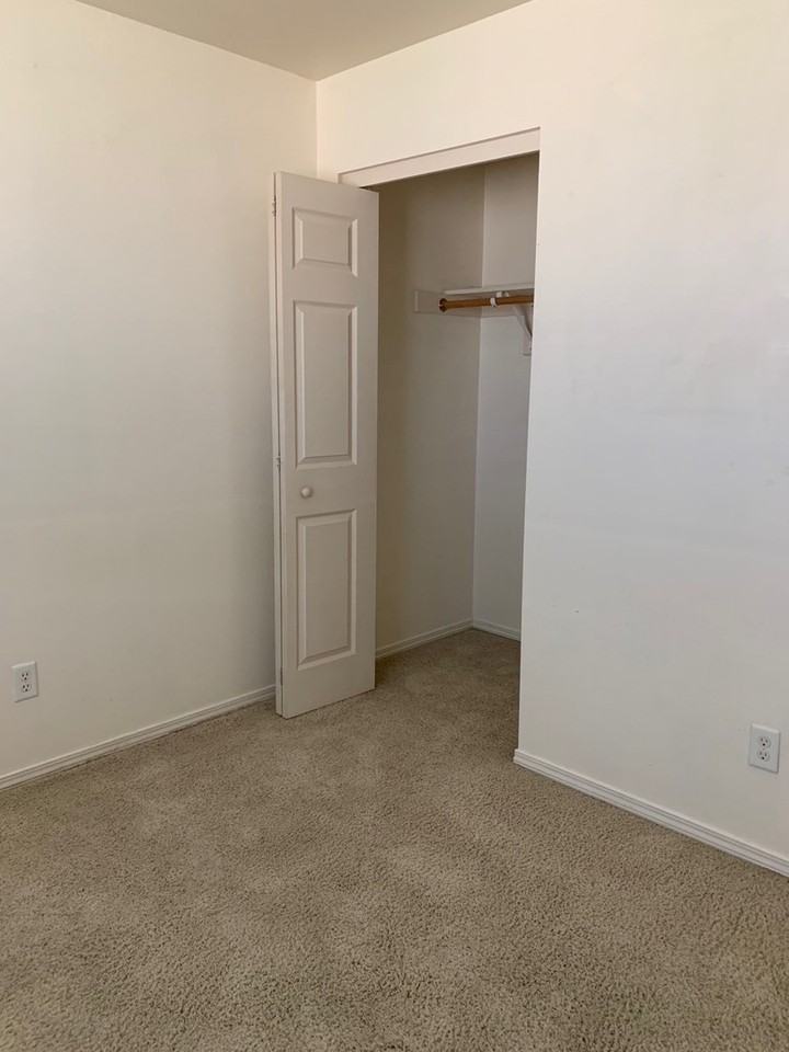 916 Shirley Pl #E - Photo 2 of 31