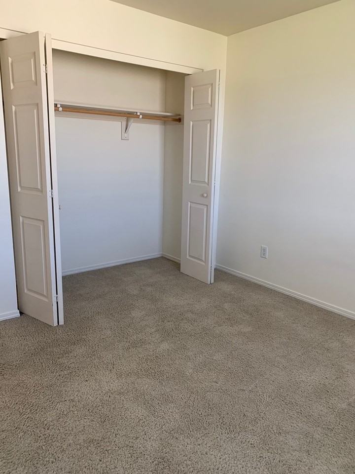 916 Shirley Pl #E - Photo 5 of 31