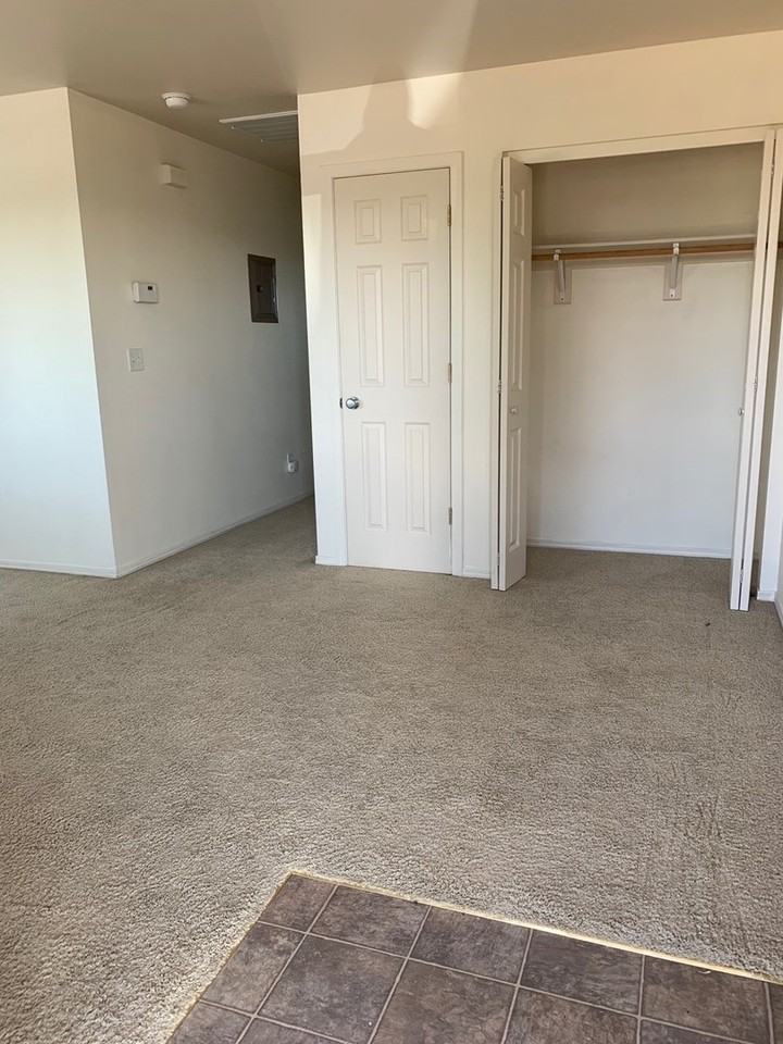 916 Shirley Pl #E - Photo 7 of 31