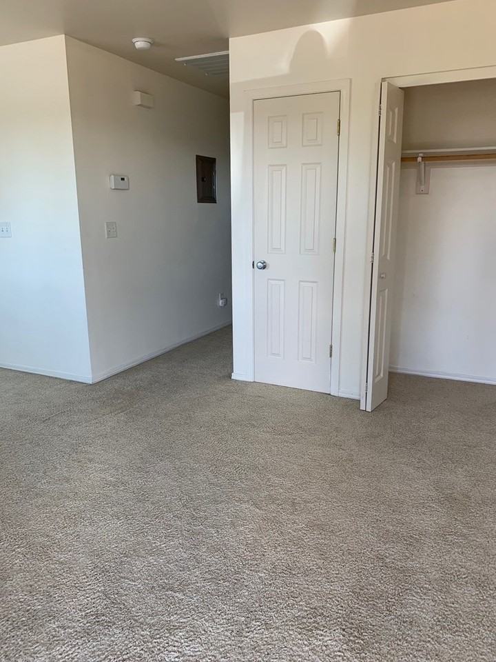 916 Shirley Pl #E - Photo 7 of 31