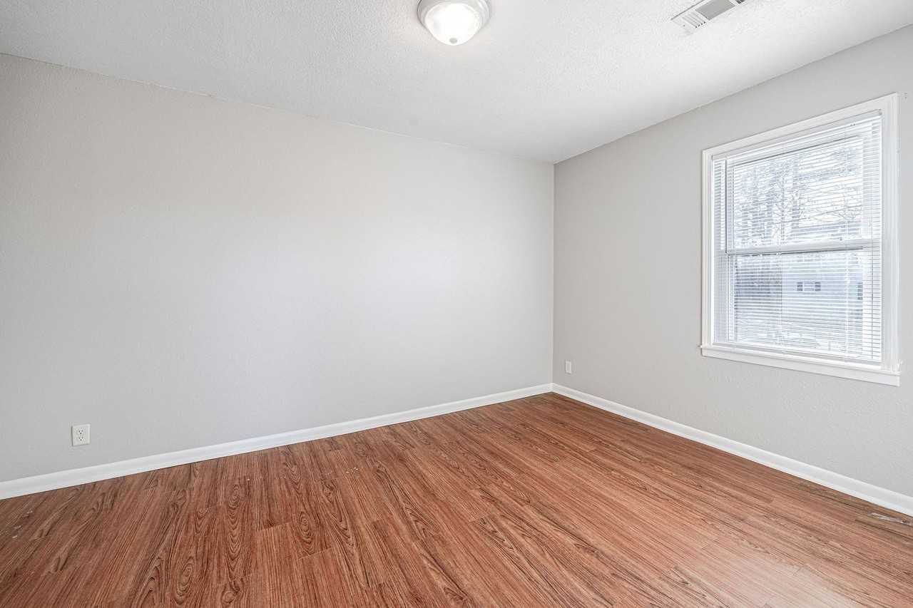 701 AirportAvailable Now! Apartments 701 Airport Rd, Jonesboro, AR