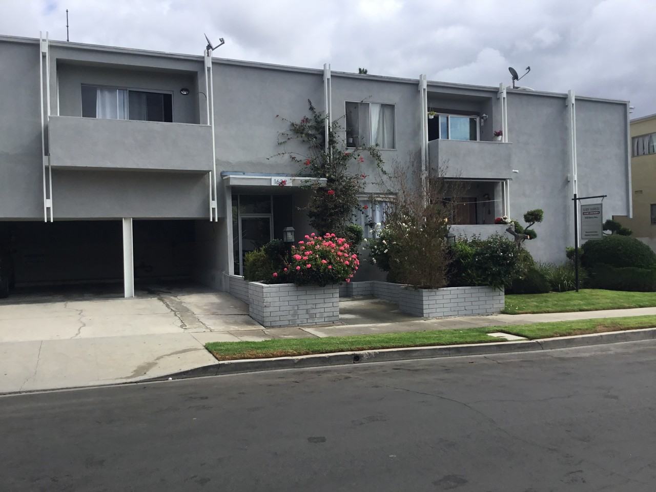 LUXURY LIVING AT AN AFFORDABLE PRICE. - Photo 6 of 6