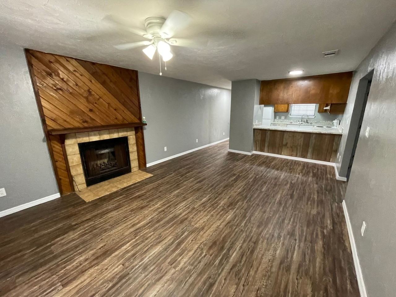 2924 Woodrich Dr - Photo 2 of 11