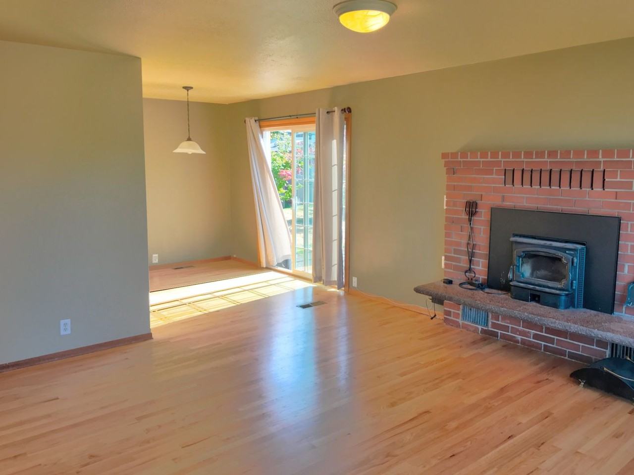 12604 Ne Stanton St - Photo 3 of 14