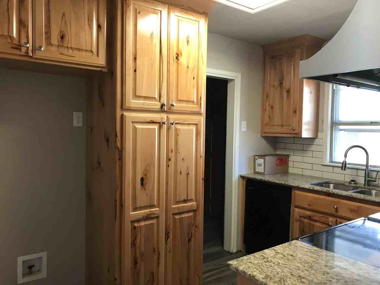 3214 Broadway Blvd - Photo 2 of 12