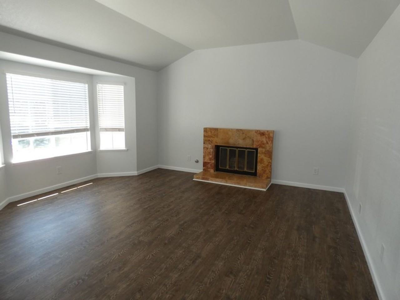 303 Hartnell Rd - Photo 3 of 21