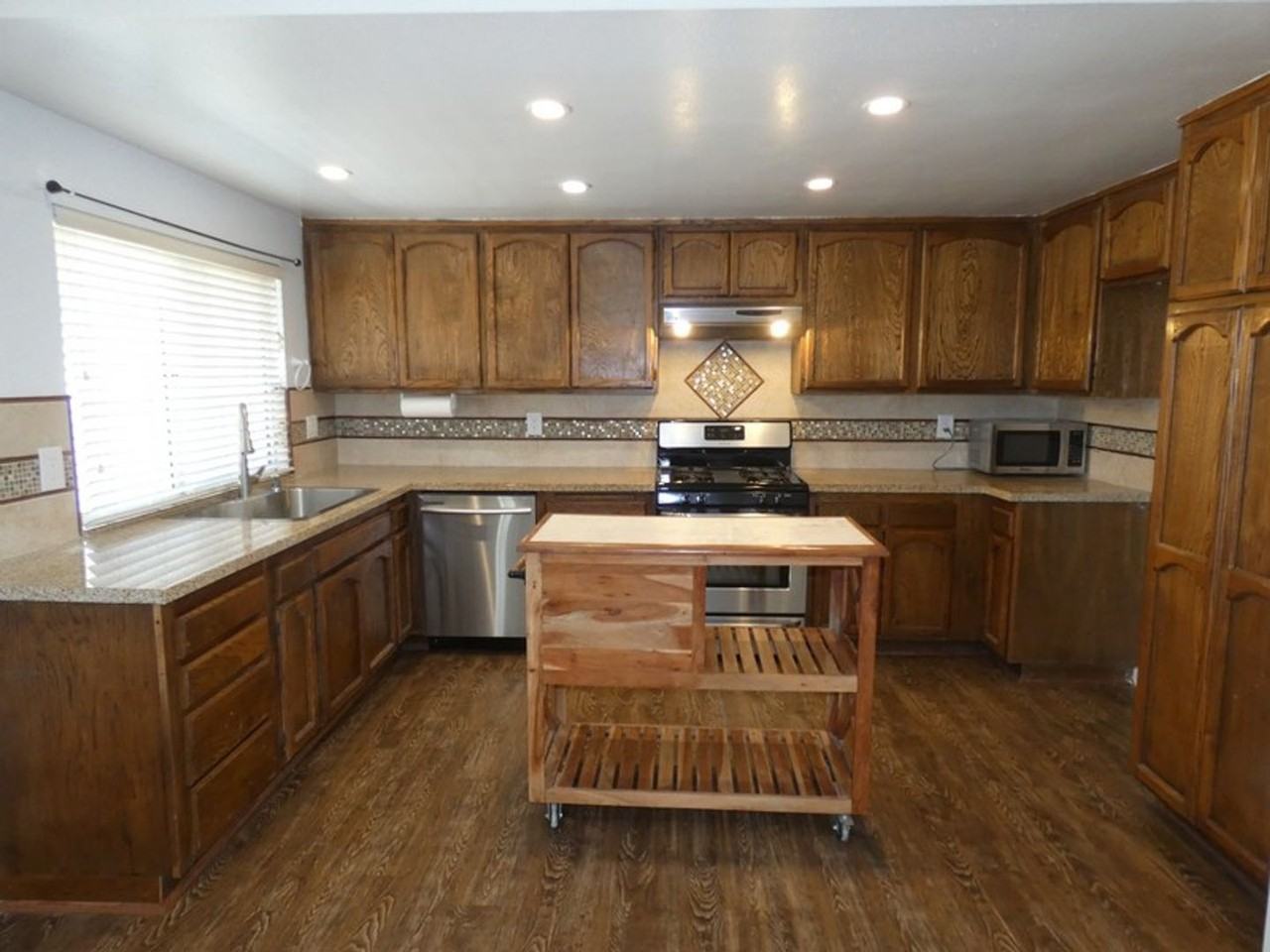 303 Hartnell Rd - Photo 4 of 21