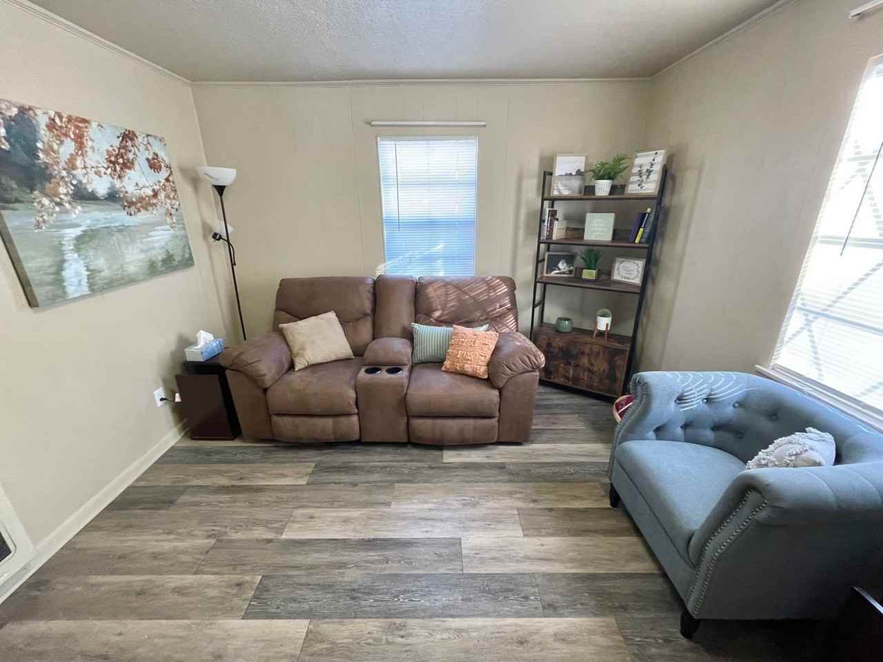 204 E 17th St Apt B - Photo 2 of 15