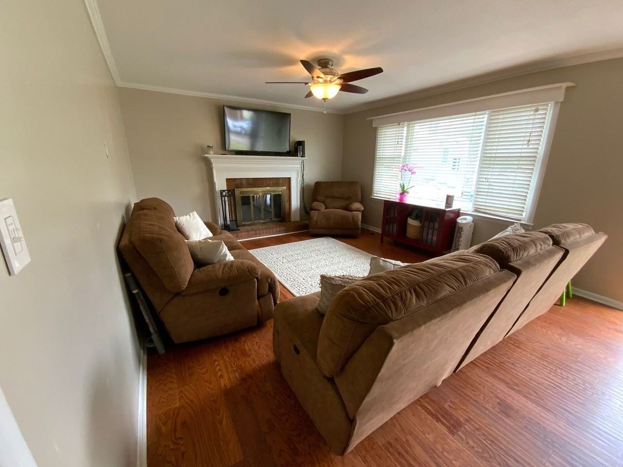 205 Jupiter Ct - Photo 2 of 14